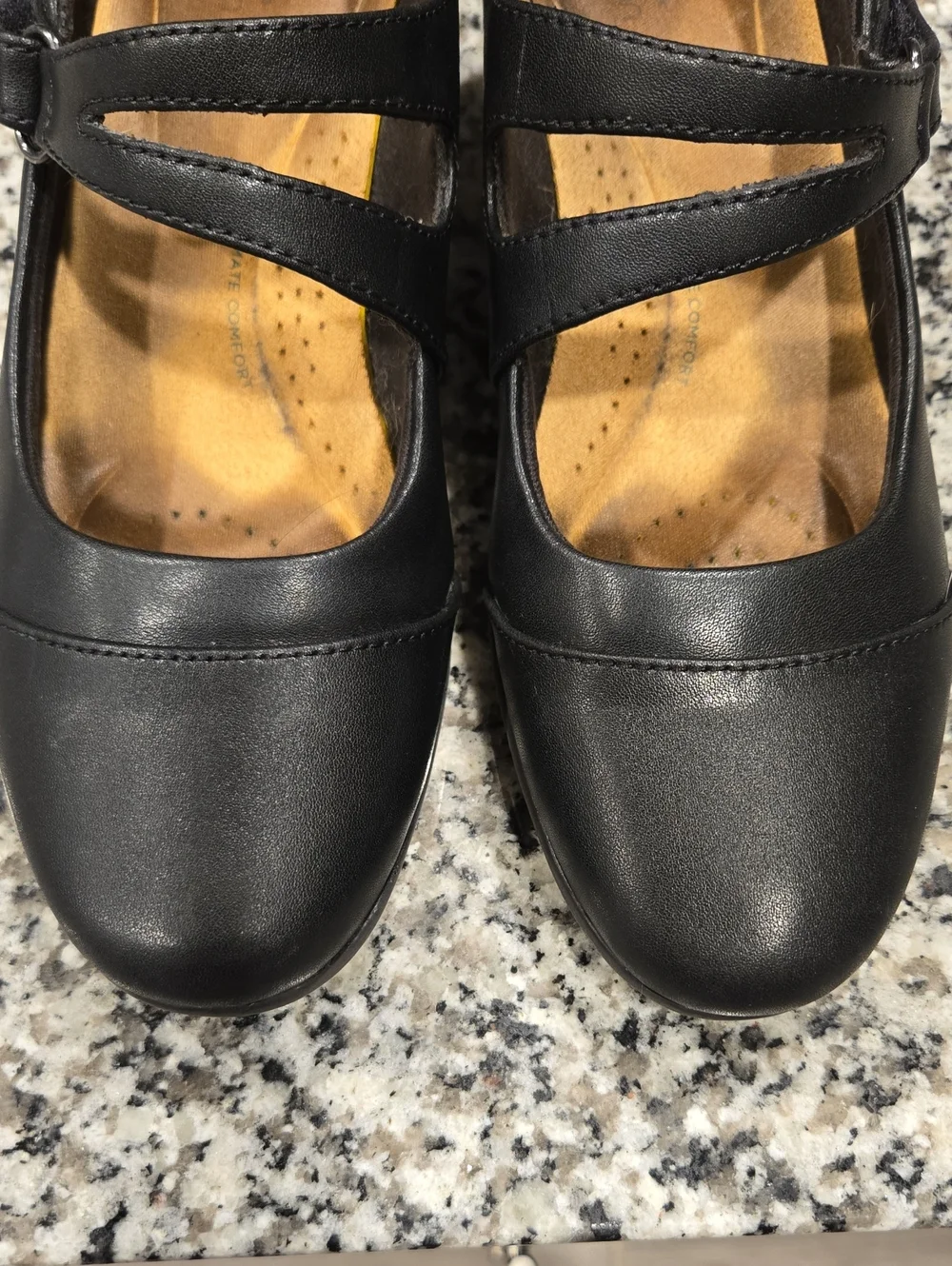 CLARKS EMILY CLOVER MARY JANE BLOCK  HEEL PUMPS. SIZE 8 .5. BLACK.